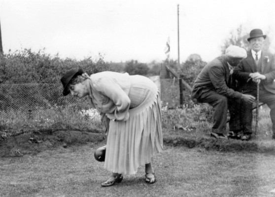 Mrs Lilian Marsh opening Bottesford Bowls Club Mrs Lilian Marsh opening Bottesford Bowls Club