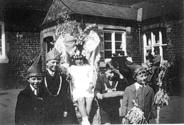 Children's May Day celebrations 4