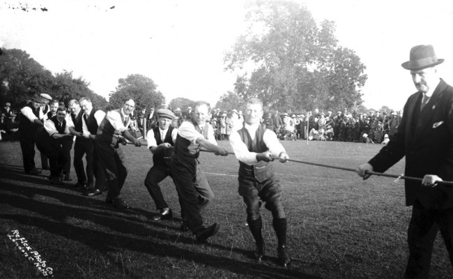 Postcard Bottesford tug of war Postcard Bottesford tug of war