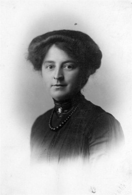 Studio portait of Mrs Ada Bateson Studio portait of Mrs Ada Bateson