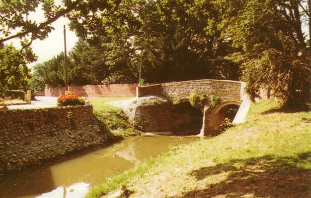 Colour postcard of Fleming's Bridge