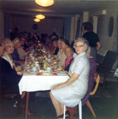 colour picture of a formal dinner