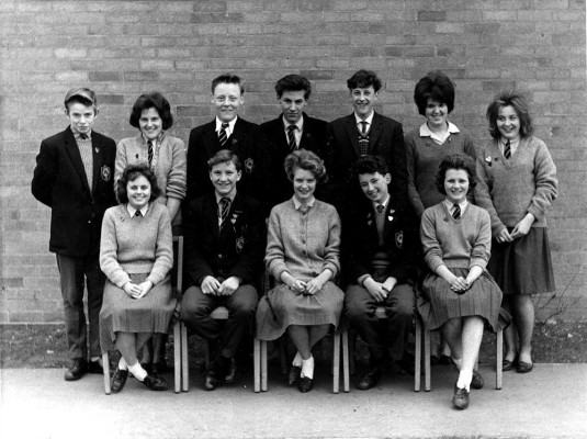 group picture of Bottesford High School senior pupils group picture of Bottesford High School senior pupils