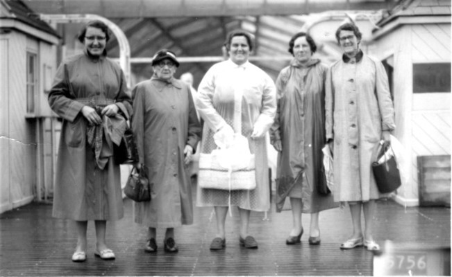 Bottesford ladies in the rain at the seaside Bottesford ladies in the rain at the seaside