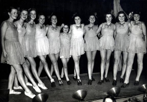 Bottesford Girl Guides dance troupe
