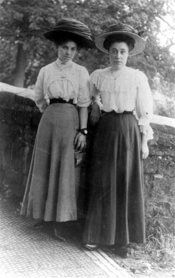 Edwardian ladies at Dr. Fleming's Bridge