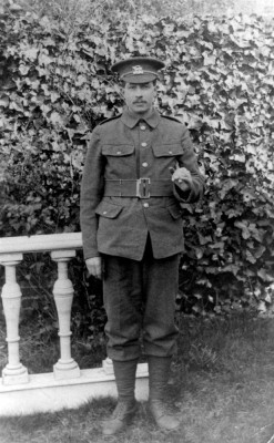 Sutton family picture, WW1 recruit