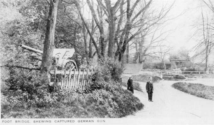 Postcard of WW1 gun by Normanton Lane Postcard of WW1 gun by Normanton Lane