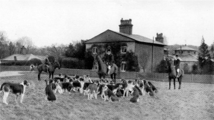 Huntsmen and dogs by country house Huntsmen and dogs by country house