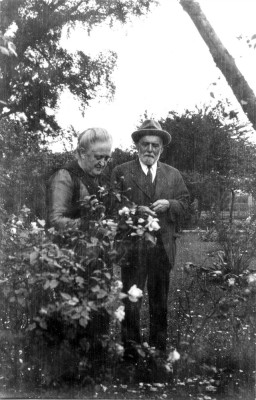 Grandparents enjoying the gardens