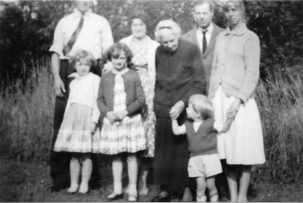 Marsh family group at The Elms 1