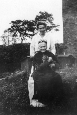 Aunt Harriet and her mother 2