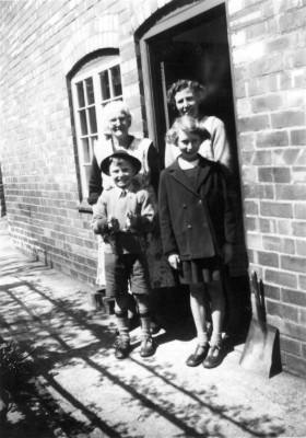 Three generations of the Sellers in Bottesford Three generations of the Sellers in Bottesford