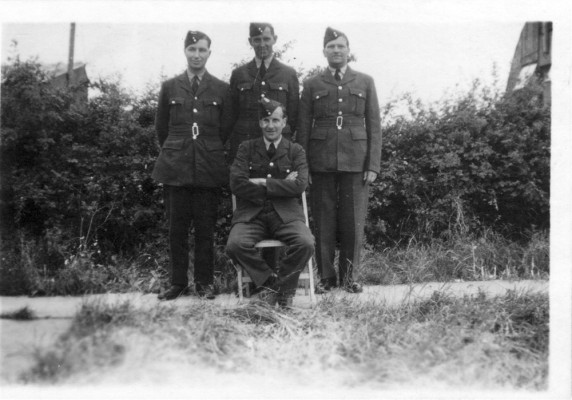 Airmen at Bottesford airfield - 1