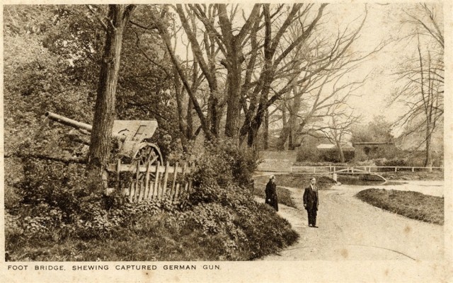 Old postcard, German WW1 gun in trees by Normanton Lane at Bottesford ford