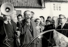 Harold McMillan campaigning, in front of the Red Lion, Grantham Road, Bottesford