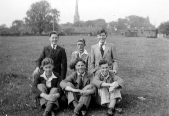 BOT035_009_catalogue1 Group of young men in Daybell's paddock c.1955
