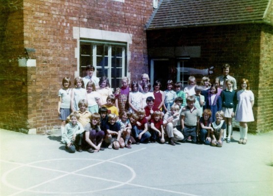Juniors class of 1981 - 1 Juniors class of 1981 - 1