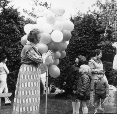 May Day Pageant - balloon seller - 4