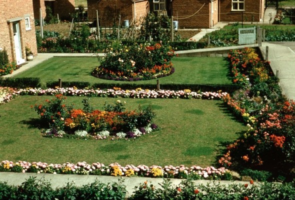 Gardens at South Crescent in 1957