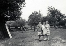 Calcraft family at Sykes Lane Farm, Muston