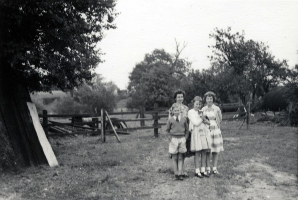 Calcraft family at Sykes Lane Farm, Muston