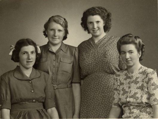 Calcraft family group photograph