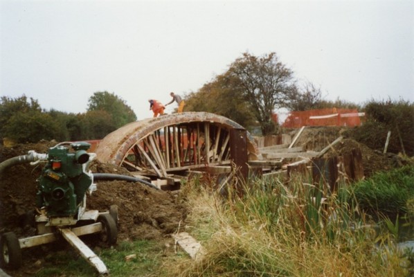 Rebuilding Muston Canal Bridge in 1988_3