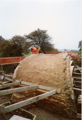 Rebuilding Muston Canal Bridge in 1988_4