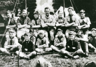 World Jamboree at Belvoir Castle in 1947. Left to right back row: Geoff Bolland, Dan Glover, Phillip Sutton, Dick Stokes, Brian Jallands, Keith Samuels, Ian Norris. Middle row: Peter Topps, Peter Holly, Peter Homes, Des Taylor, Ken Pacey, George Bolland. Front row: John Goodson and Herbert Plummer