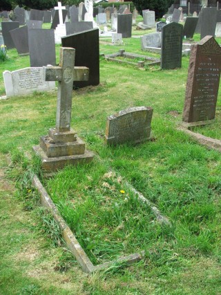 2011_0414GranthamArea0059 Frankie Bullock is buried in Bottesford alongside his Uncle Harry & Aunt Rose Harby