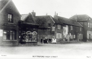 Standley's Shop; Standley's Cottages (gable to the road); Hart's 'grocer and general dealer'; and what became Ottley's shop, in 1910