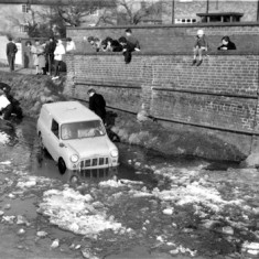 BHLS_Archive_car_in_flooded_ford_MH_ER11 March 1963. Were you one of these onlookers or an unfortunate driver?