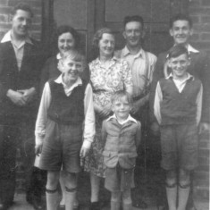 BOLLAND_FAMILY_1955ish Bolland family (c.1955) at North Crescent. Back row: Jeff, Jean, Rhoda (mum), Joe (dad), George. Front row: Ray, Tony and Ken.