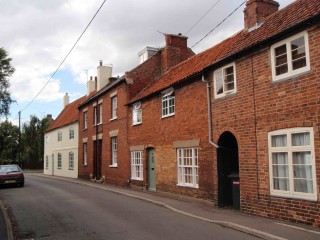 OLYMPUS DIGITAL CAMERA Chapel Street North side 2008 - far left the Old Bakery and near right 'Marble Arch'