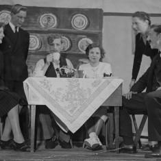 Bolland_0085_Bottesford_play_with_Jeff_in_chair_RH__ Jeff on right-hand side.
