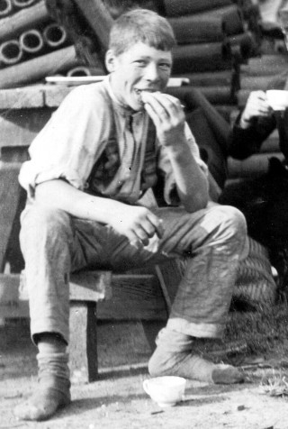 Brickyard_boy_close-up_of_121 A young Bottesford brickyard worker enjoying his break