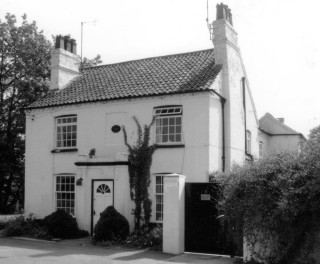 Bridge_House_-_Brendas_mill Bridge House, Easthorpe