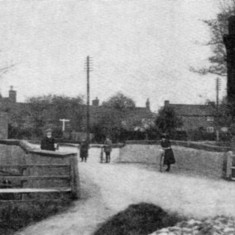 Bunkers_Hill_Dorothy_Beedham Bunkers Hill Cottages from the Washdyke Bridge