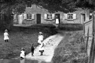 C1900_Children_at_the_ford_close_crop2 Who Lived on The Green in 1901?