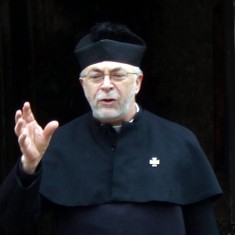 OLYMPUS DIGITAL CAMERA Canon Blackmore (Reverend Stuart Foster) gave his blessing.