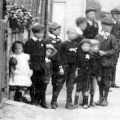 Children in Chapel Street 1901