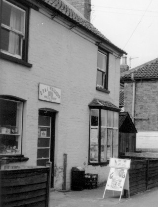 Chapel_St_Watchorn_Enlarged_detail_MH_31_9YF Watchorn's Shop c 1980s