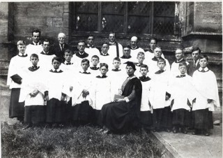 Choir_1930s_383LR2 Miss Beatrice James with the Bottesford Church Choir - late 1920s