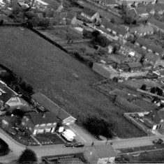 DMParnhams_Field Aerial view of Parnham's Field in the mid 1980's showing the farm buildings to the right. The site of of Walford Close and the Woll Surgery