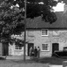 Devon Lane Cottages c. 1950. Does anyone recognise the car?