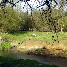 Supra Here the Devon flows through pasture, giving us a glimpse of what it must have been like before the expansion of Bottesford