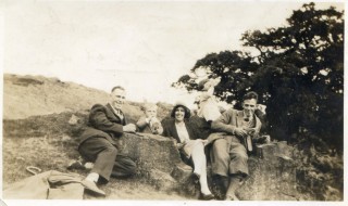 Ernest_Nev_Nellie_Joy_and_george_Harby Ernie & Nellie Pinfold with their children and George Harby in a 1930s visit to Charnwood.