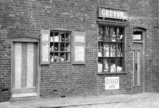 Geesons_Shop_windows Geeson's Shop, Church Street c. 1903.