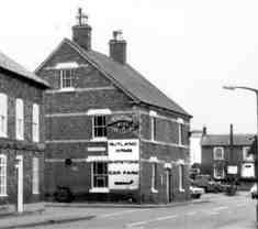 Georgian_Terrace,_High_St_MH_48_enhanced_c_1960_s1 The Rutland Arms
